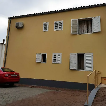 Maja Apartamento *